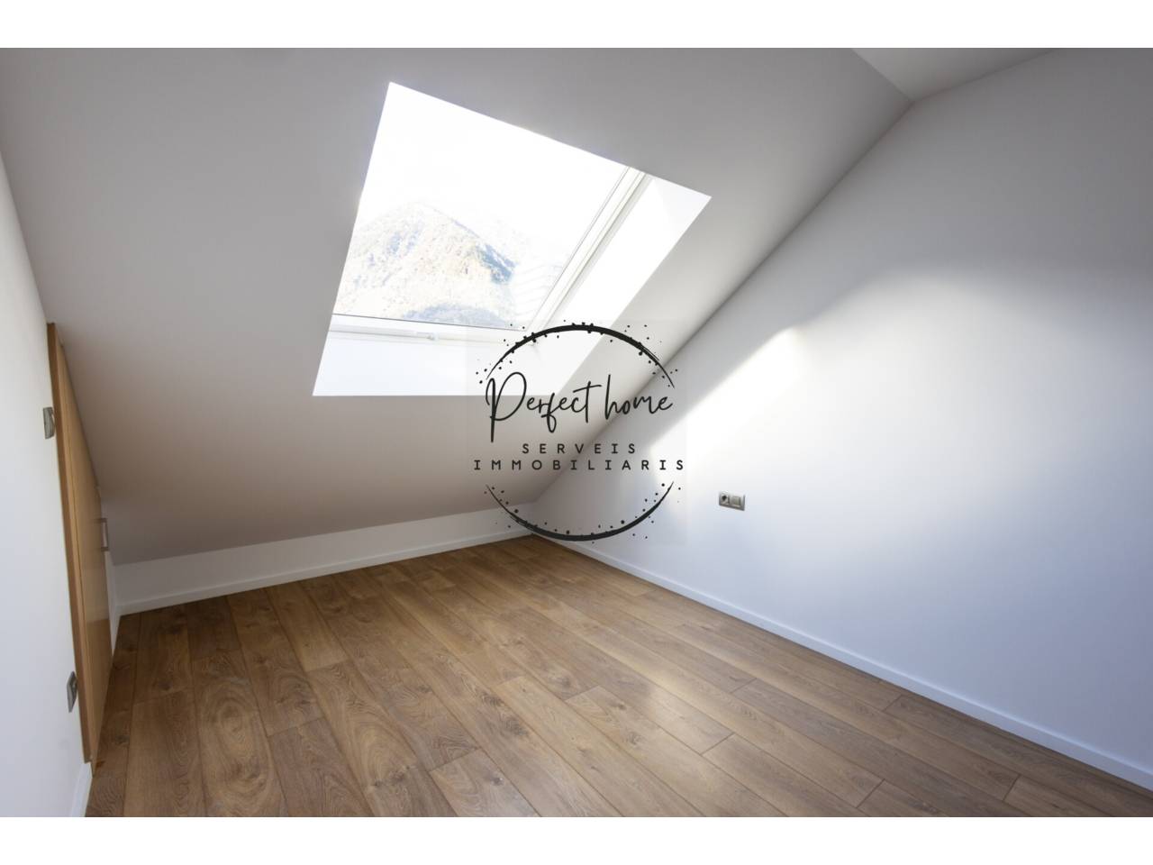 EN LLOGUER: EXCLUSIU ÀTIC DÚPLEX AL PLE COR DE VIVAND (ESCALDES)