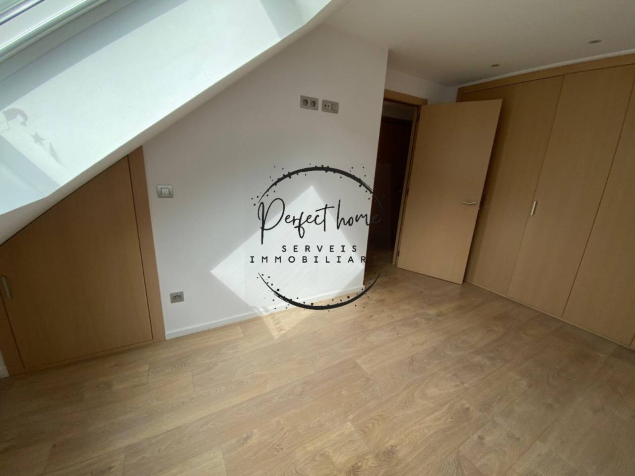 EN ALQUILER: EXCLUSIVO ÁTICO DÚPLEX EN PLENO CORAZÓN DE VIVAND (ESCALDES)