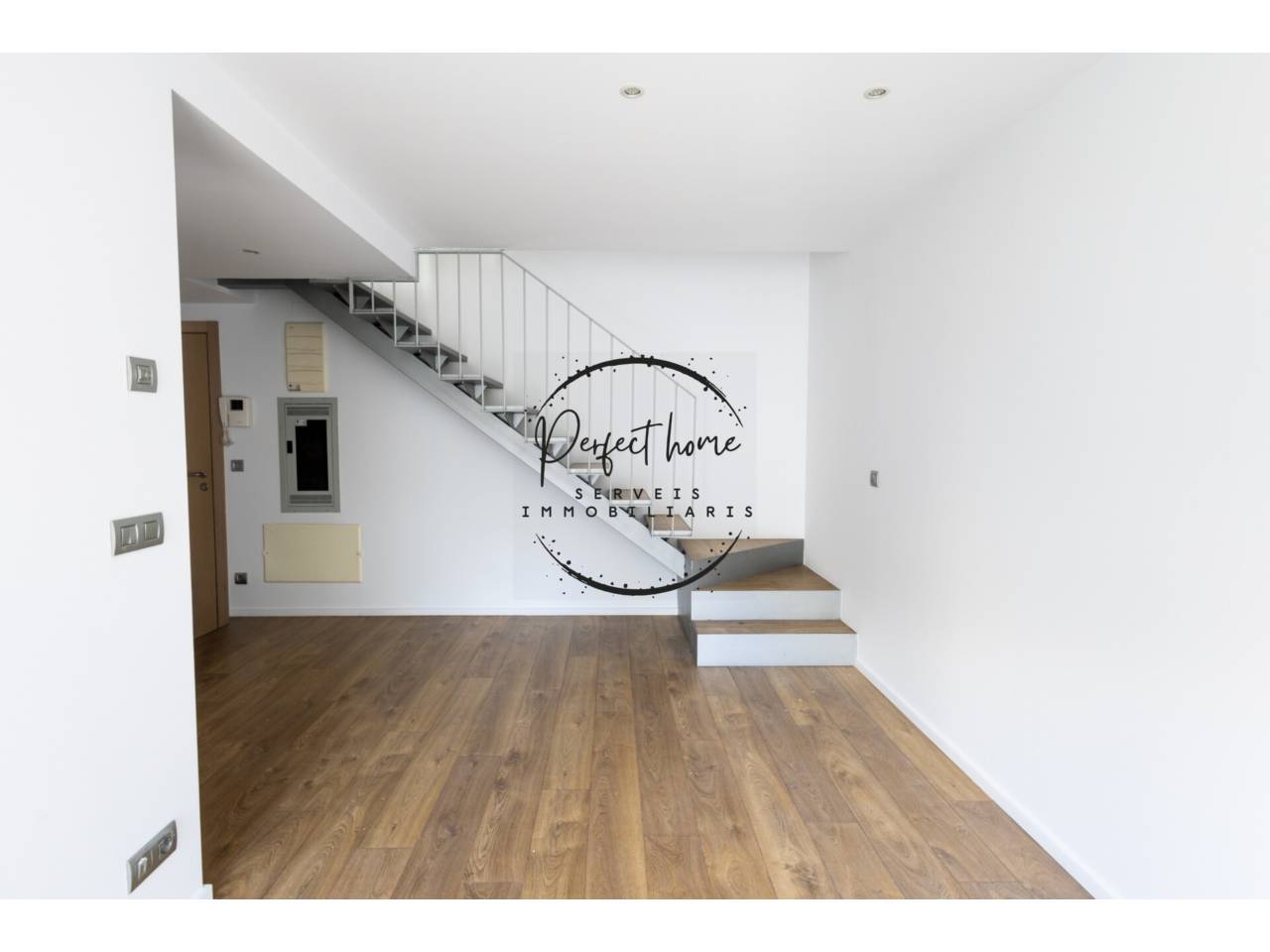 EN LLOGUER: EXCLUSIU ÀTIC DÚPLEX AL PLE COR DE VIVAND (ESCALDES)