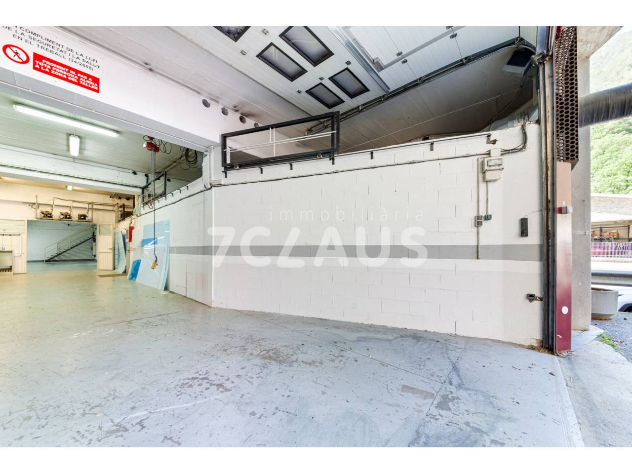Nave situada en Sant Julià