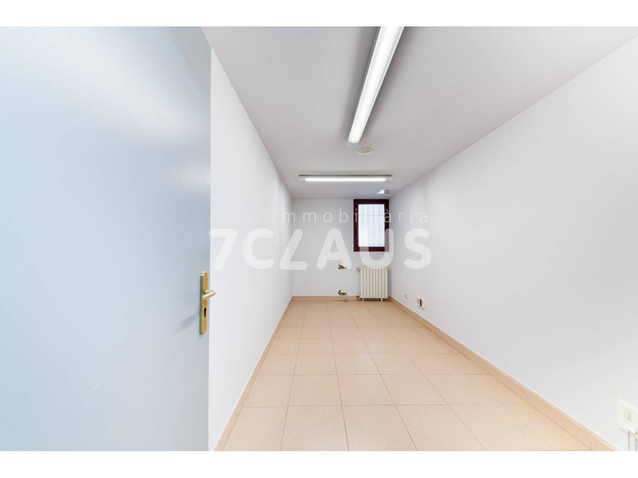 Nave situada en Sant Julià