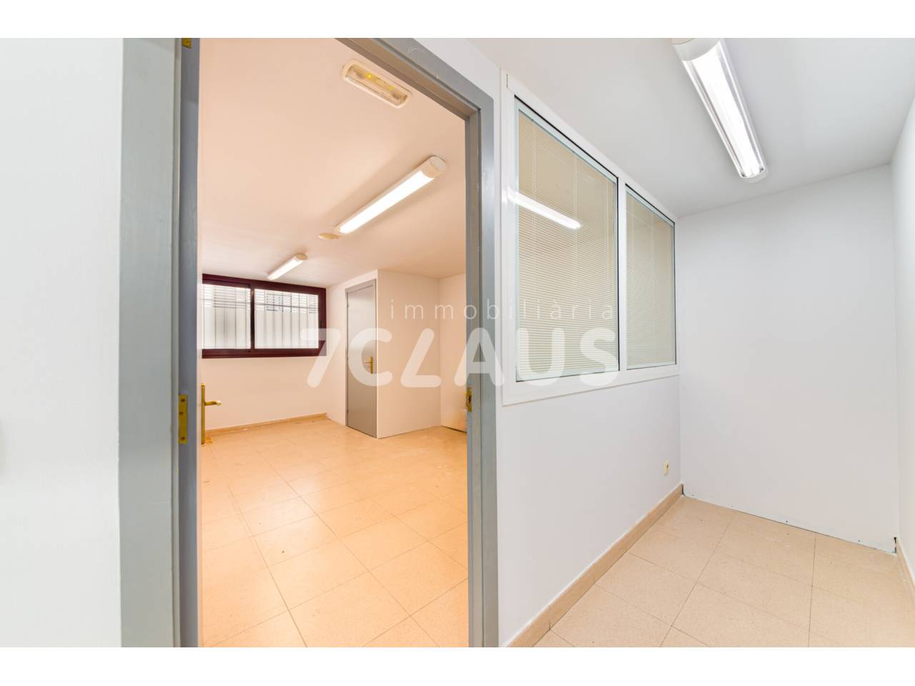Nave situada en Sant Julià