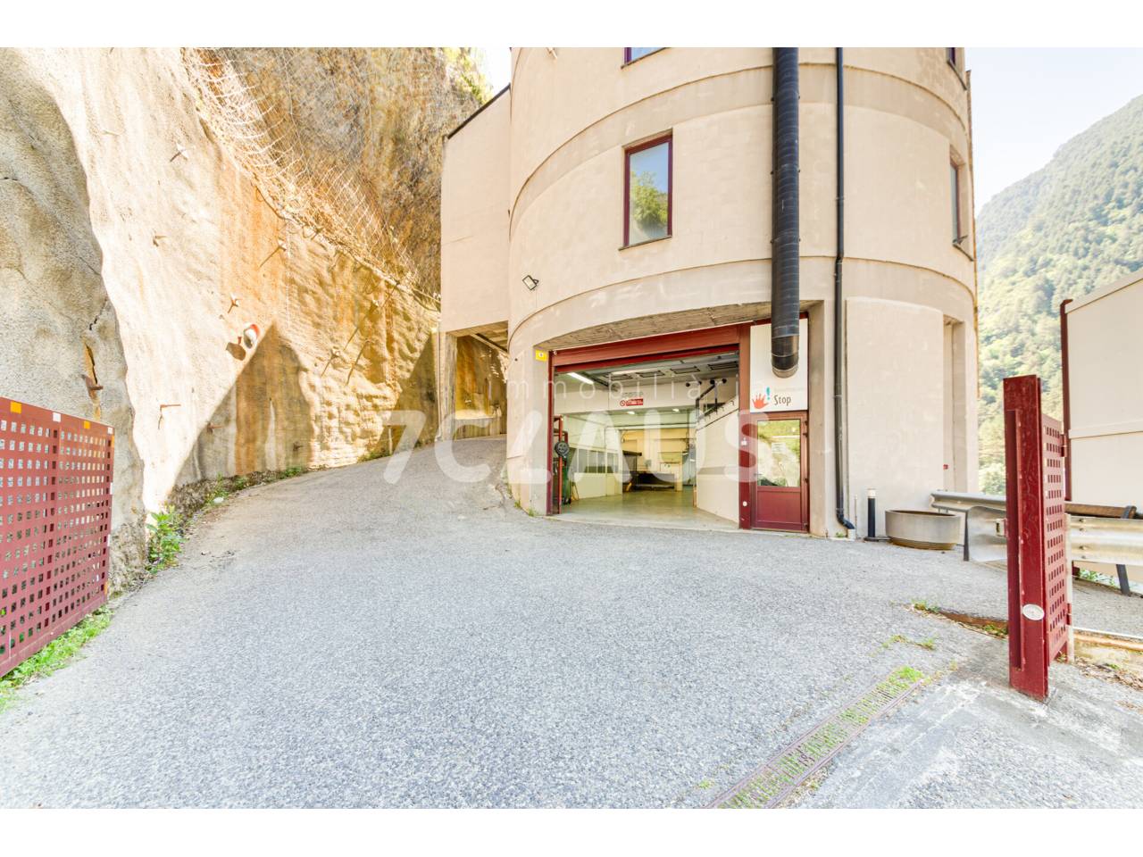 Nave situada en Sant Julià