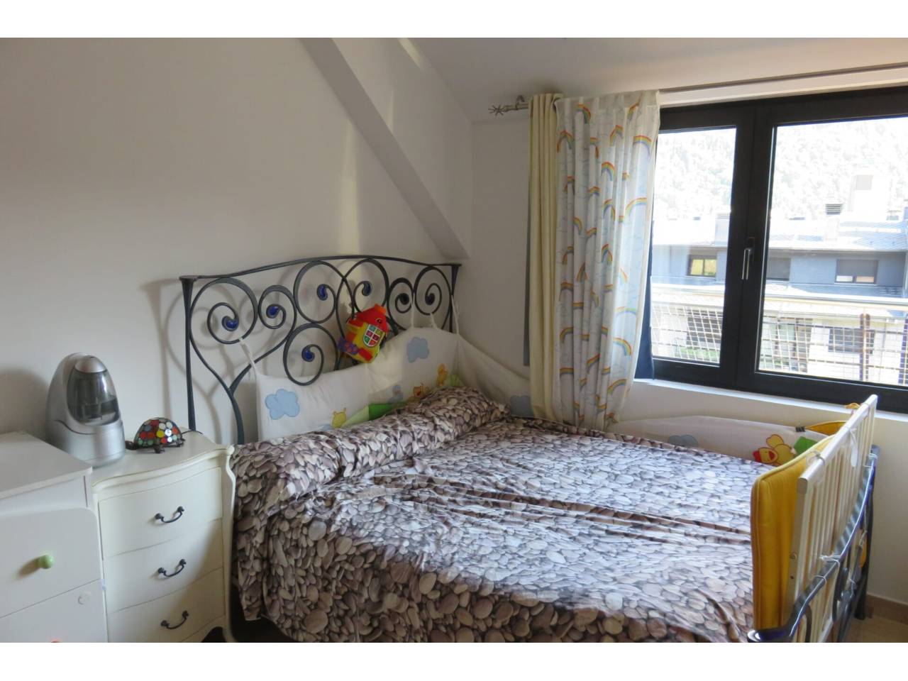 Àtic de 75 m² amb gran terrassa, aparcament i traster a tocar de l’Hospital i Caldea