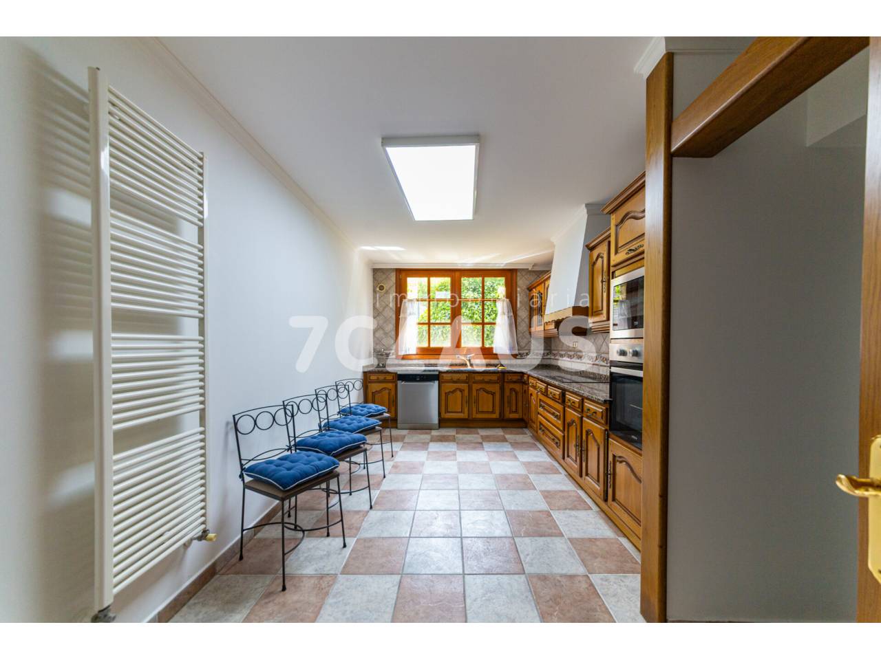 Amplio piso en venta situado en Sispony 12