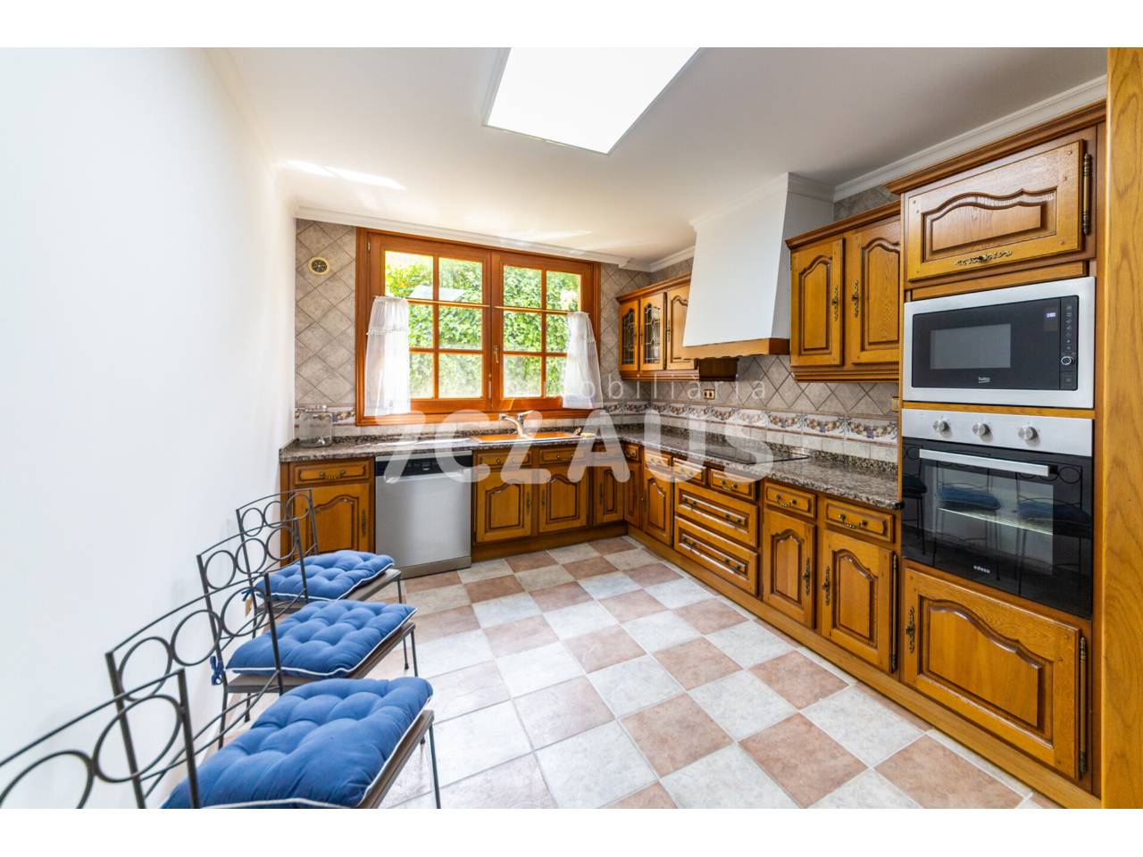 Amplio piso en venta situado en Sispony 13