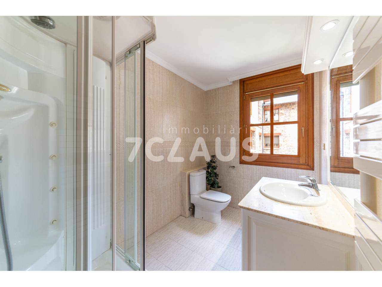 Amplio piso en venta situado en Sispony 16