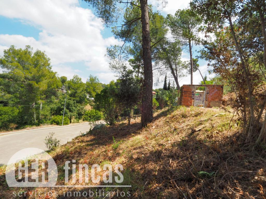 Terreno de 658 m² en Ullastrell, en calle sin salida y entorno natural