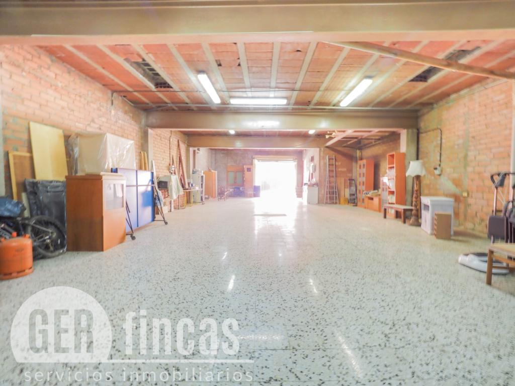 Local de 209 m² con sótano para taller o almacén en Rubí