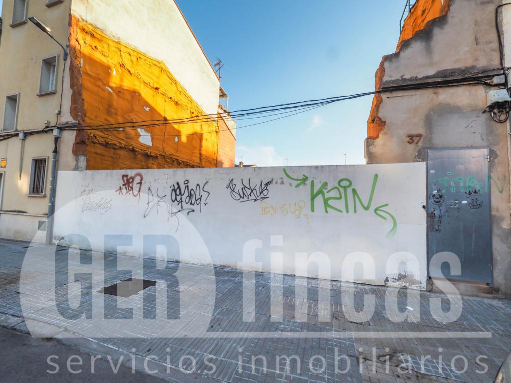 Solar edificable de 120 m² con servicios próximos en Can Boada