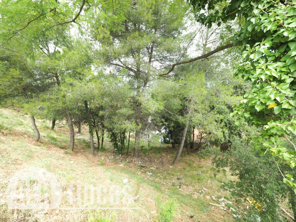 Parcela de 809 m² para dos viviendas en Can Palet, Terrassa
