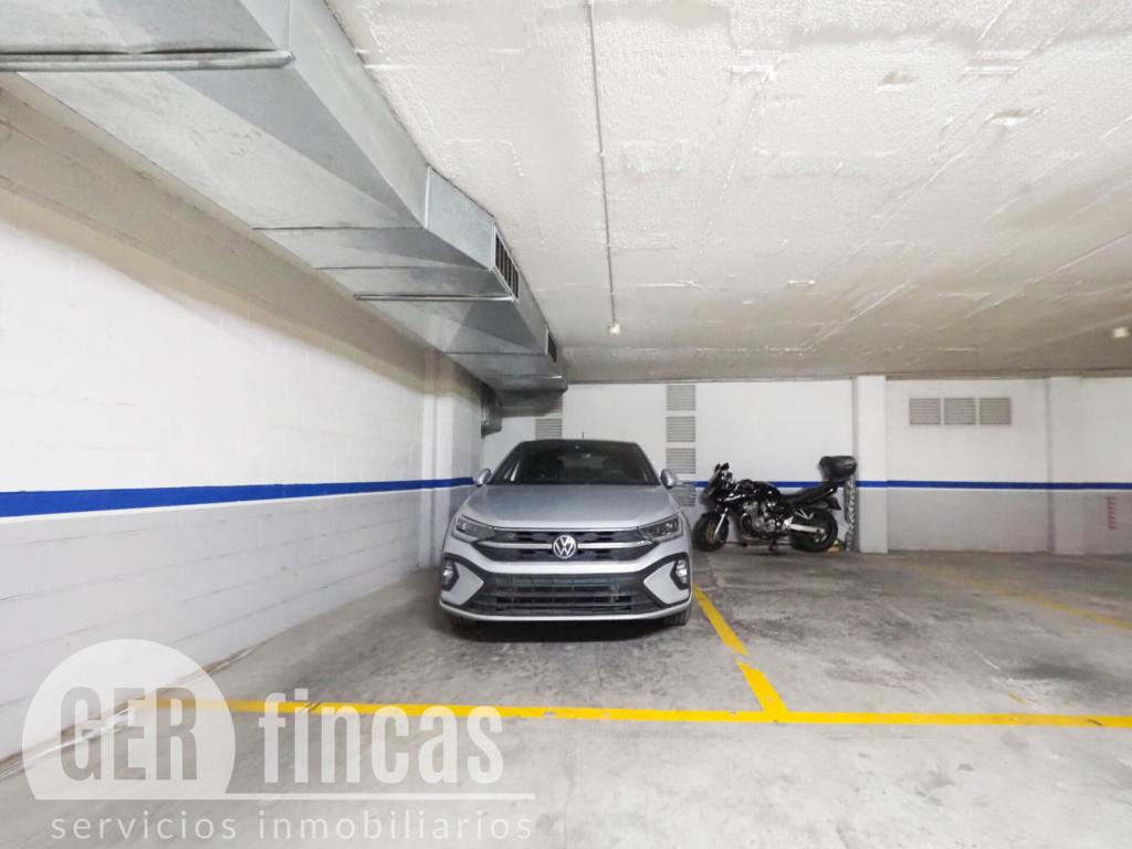 Plaza de parking con acceso por rampa en Zona Olímpica, Terrassa