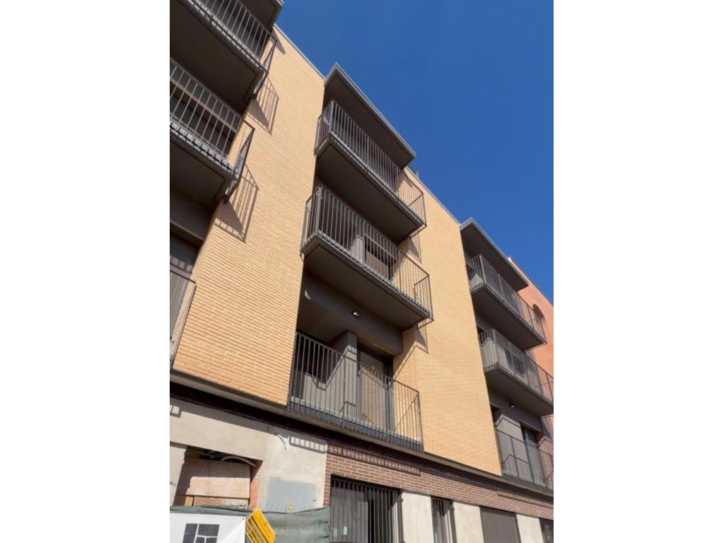 Piso con dos balcones en Antic Poble de Sant Pere