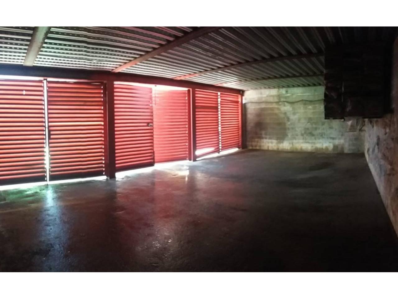 Local en ZONA P.I. LES VIVES