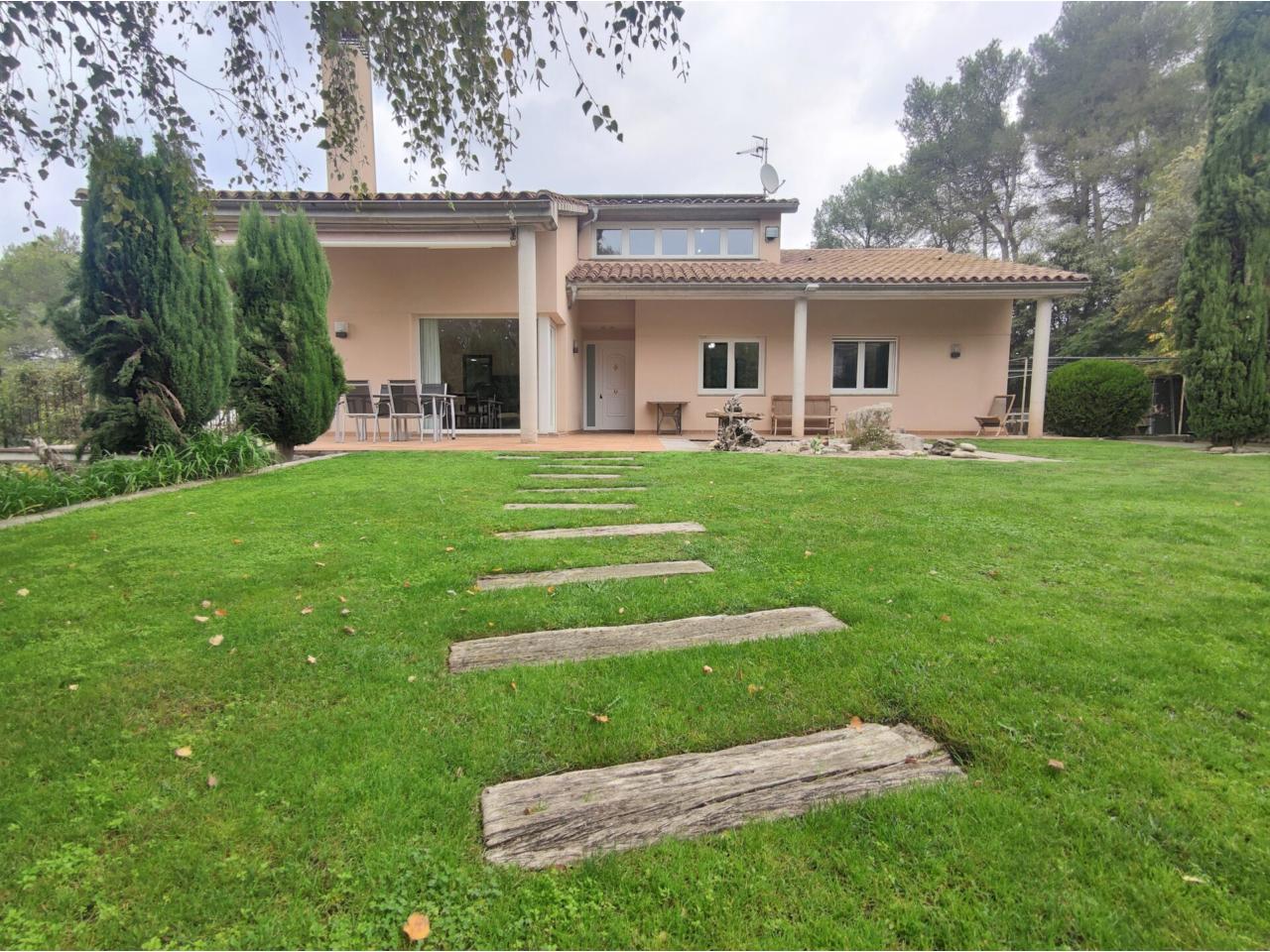 Casa en EL SERRAT  (Castellnou de Bages)
