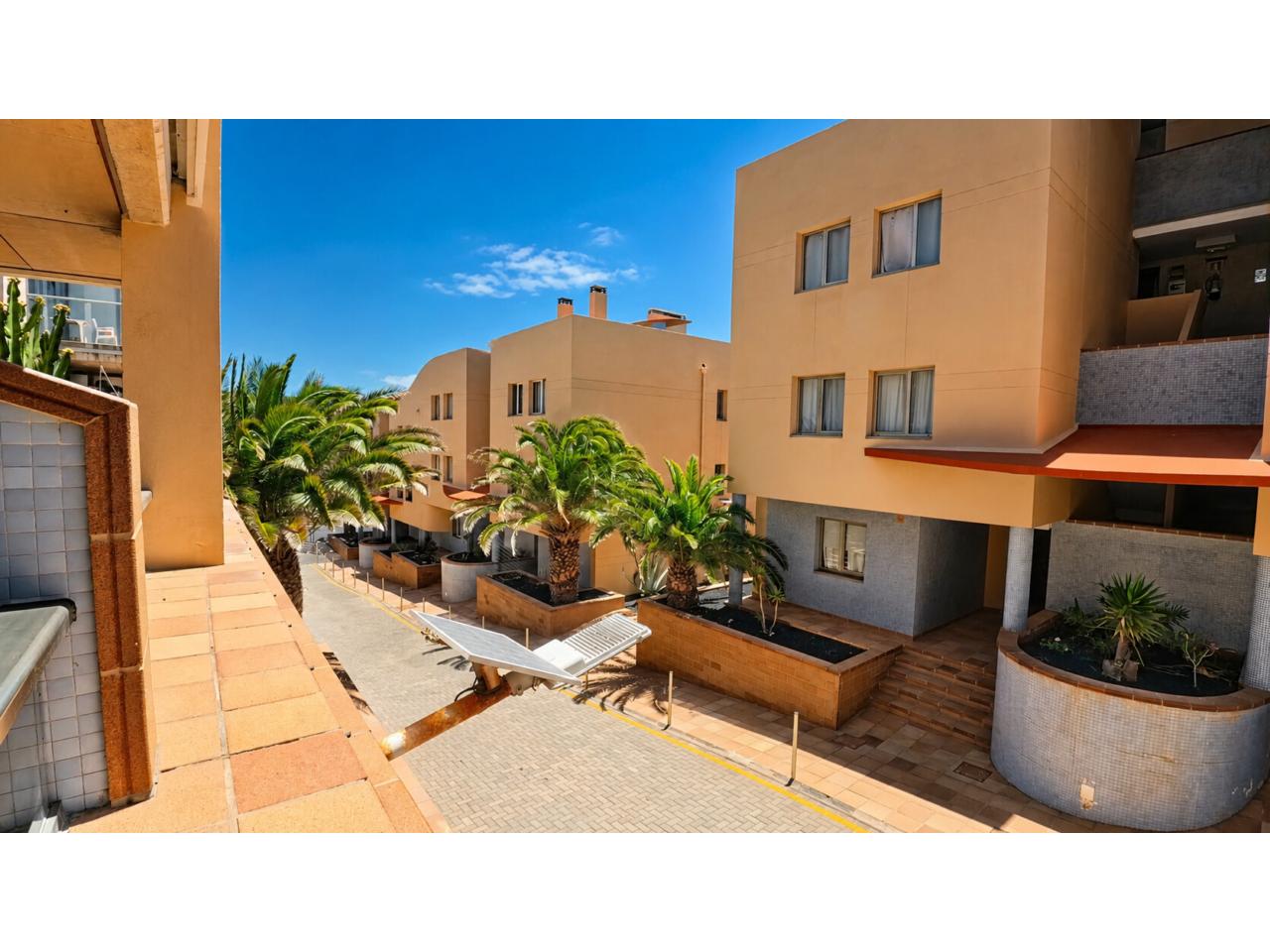 Apartment mit separatem Schlafzimmer, Terrasse, Pool und Parkplatz in Esquinzo, foto 2