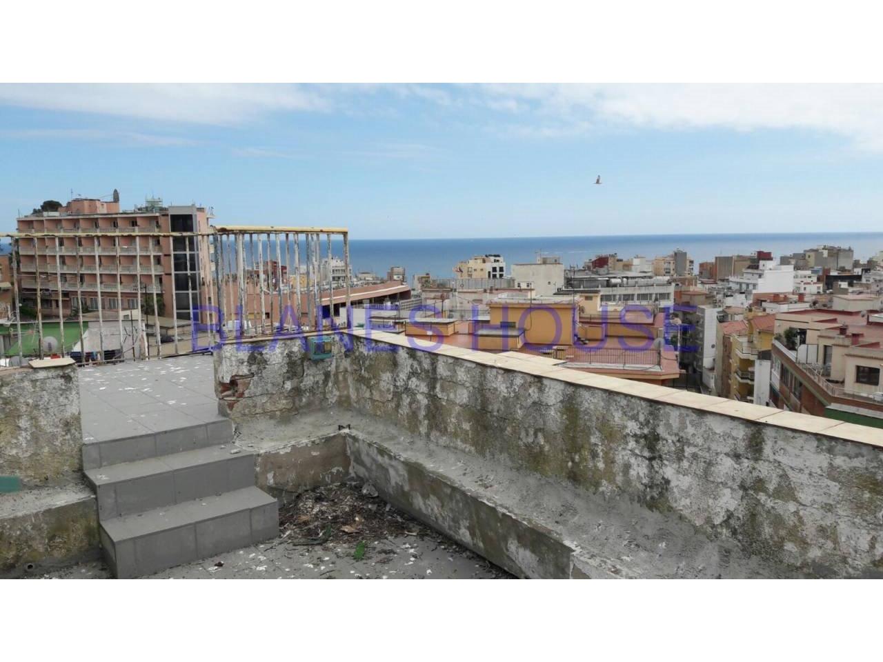 BLANES HOUSE Edificio en venta en CENTRO por 596.600 € 007173 BLANES HOUSE Edificio en venta en CENTRO por 596.600 € 007173