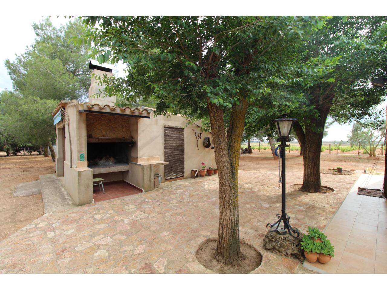 INMOBILIARIA CASAS & FINCAS Casa de campo en venta en Villarrobledo