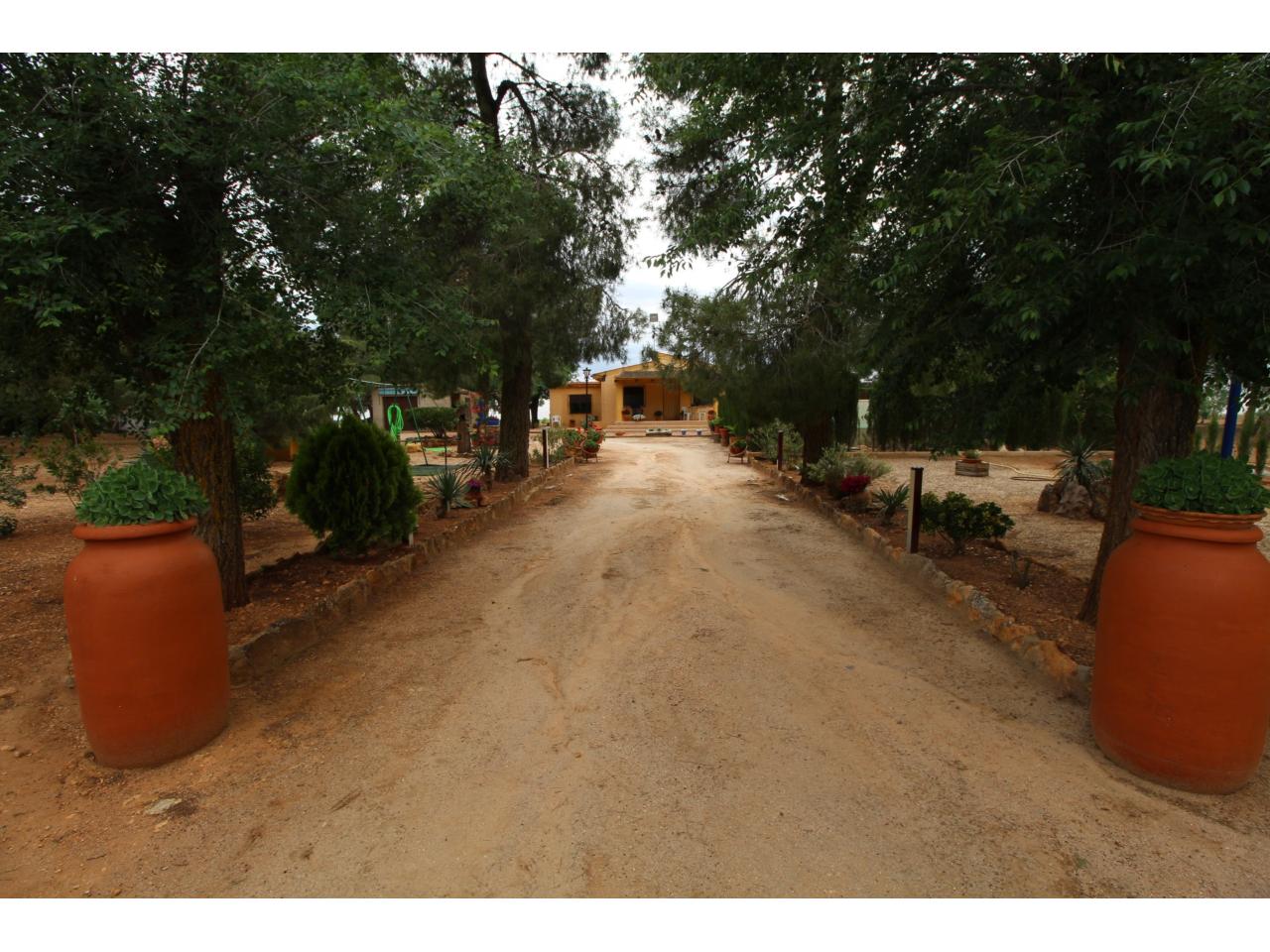 INMOBILIARIA CASAS & FINCAS Casa de campo en venta en Villarrobledo