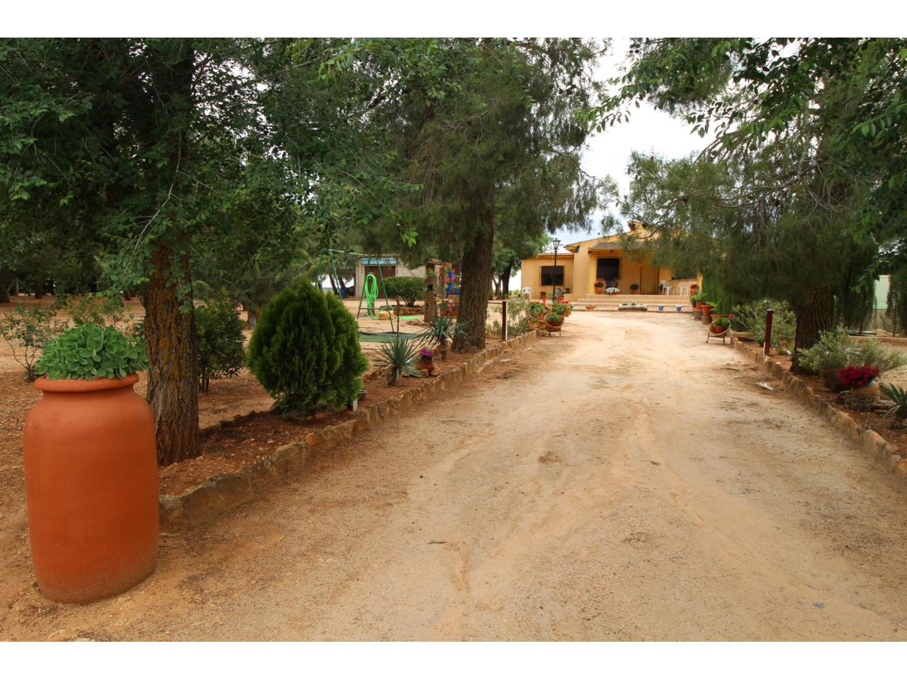 INMOBILIARIA CASAS & FINCAS Casa de campo en venta en Villarrobledo