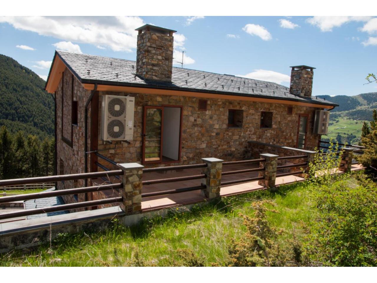 250-bedroom house for sale in El Forn, Canillo · 3 of 14