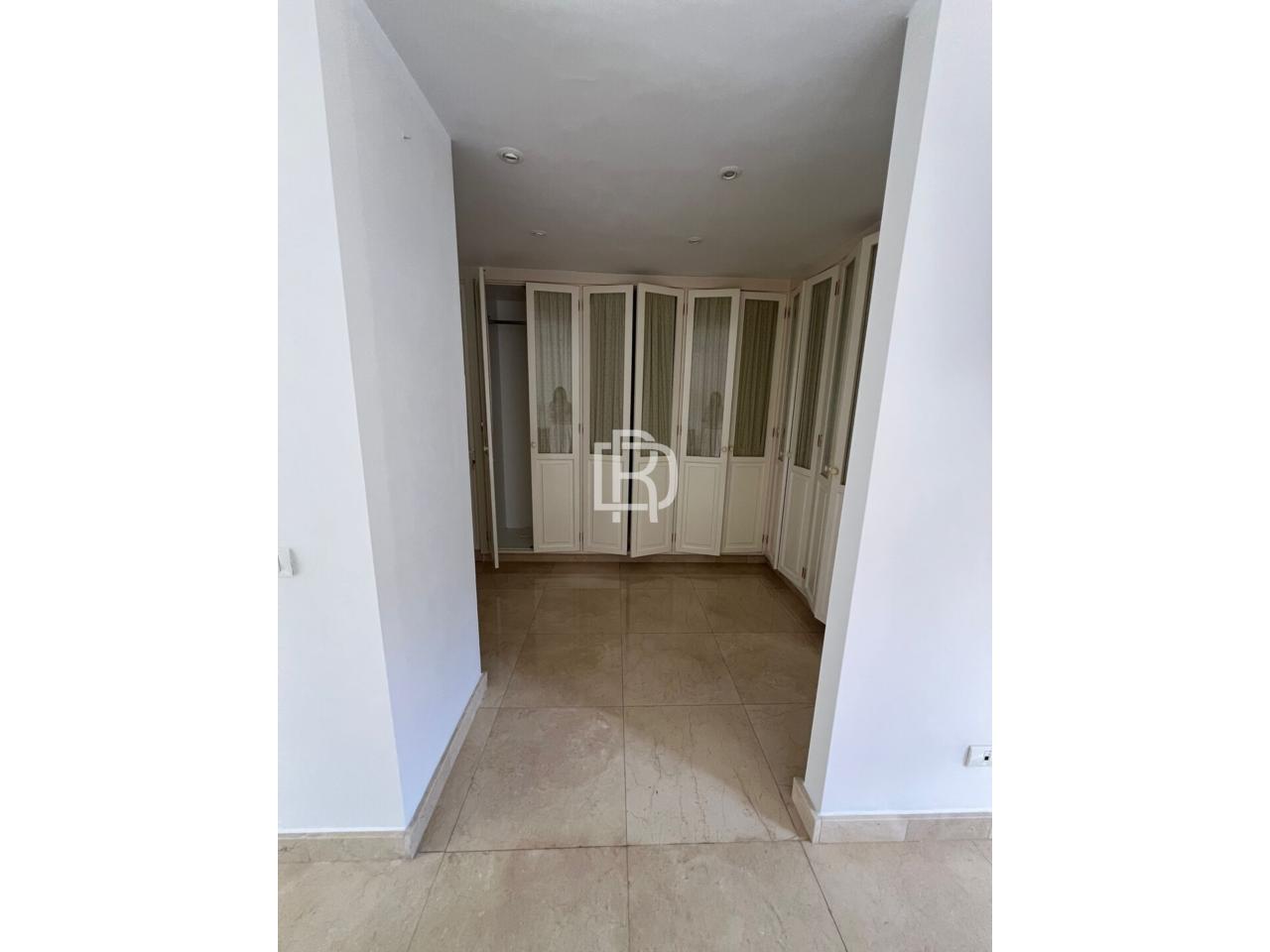 Chalet Adosado en Calle Retama, El Botánico 4