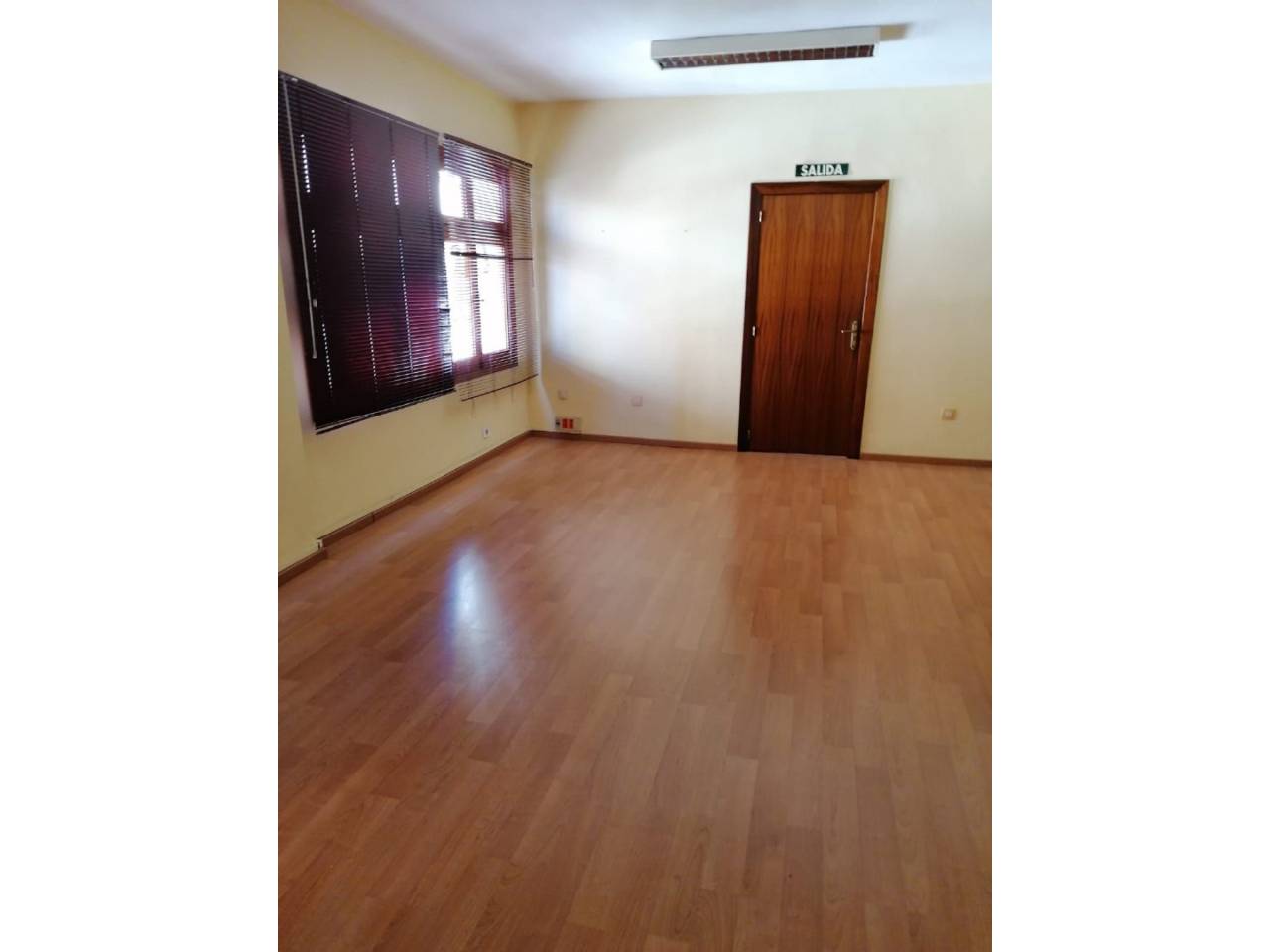 locales-comerciales en merida · casco-historico 300000.00€