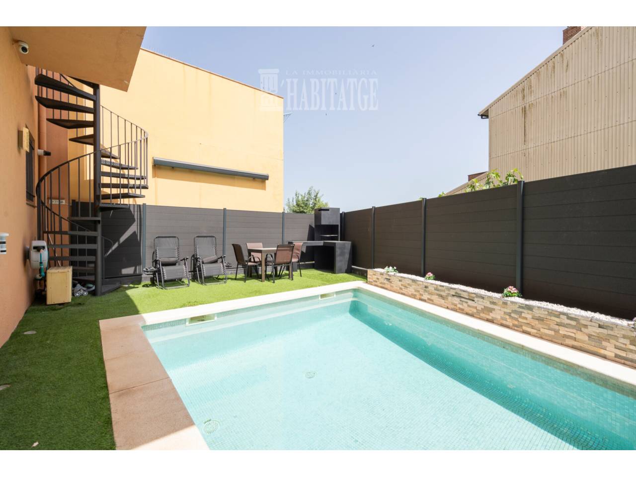 Casa EN VENTA a TORELLÓ