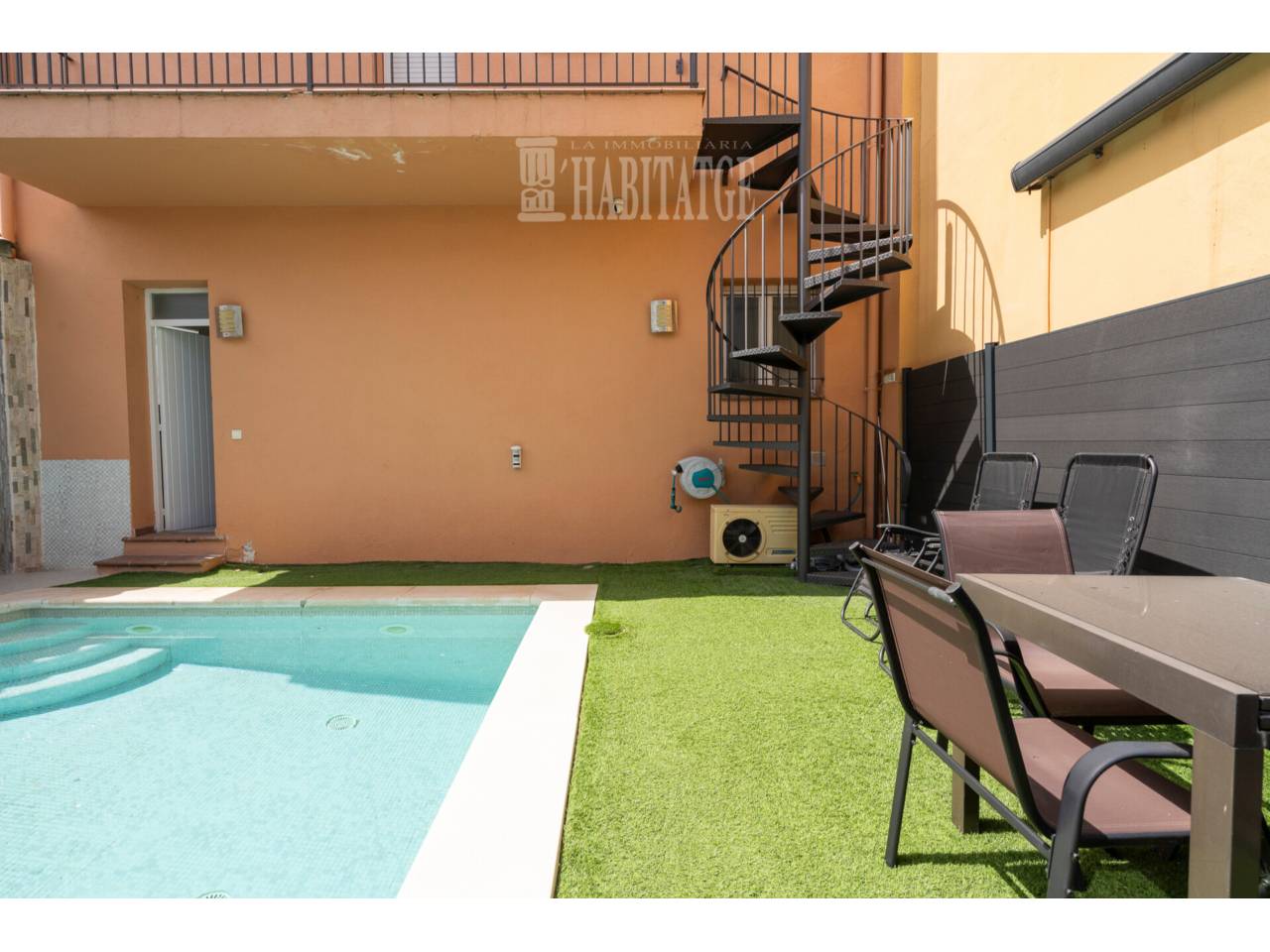 Casa EN VENTA a TORELLÓ