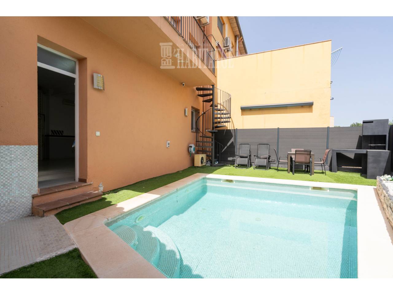 Casa EN VENTA a TORELLÓ