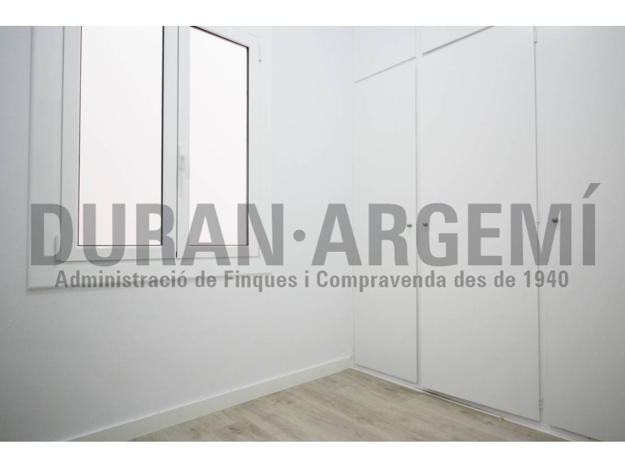 DESPATX EN LLOGUER A ESTRENAR AL CENTRE DE TERRASSA 