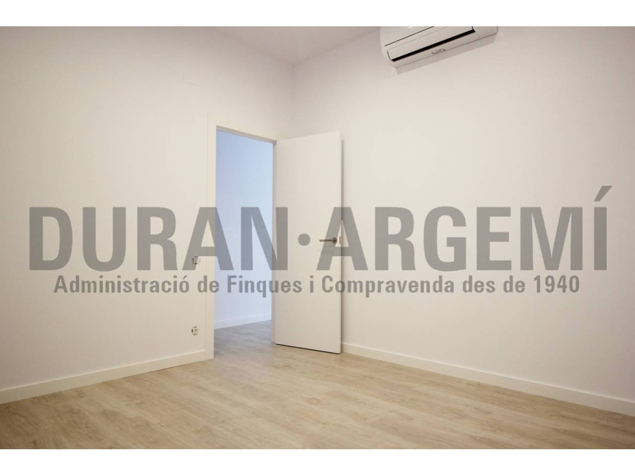 DESPATX EN LLOGUER A ESTRENAR AL CENTRE DE TERRASSA 