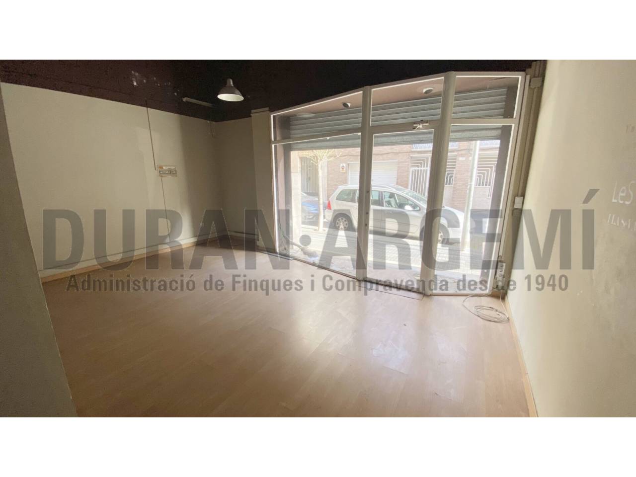  LOCAL EN VENDA A SANT PERE 