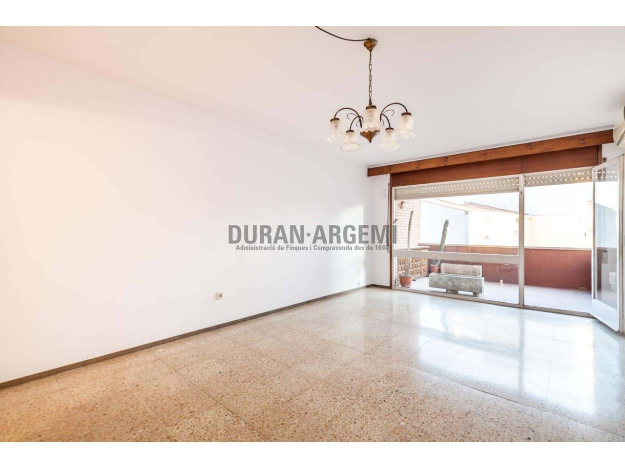 PISO CON AMPLIA TERRAZA EN ZONA CAN PALET