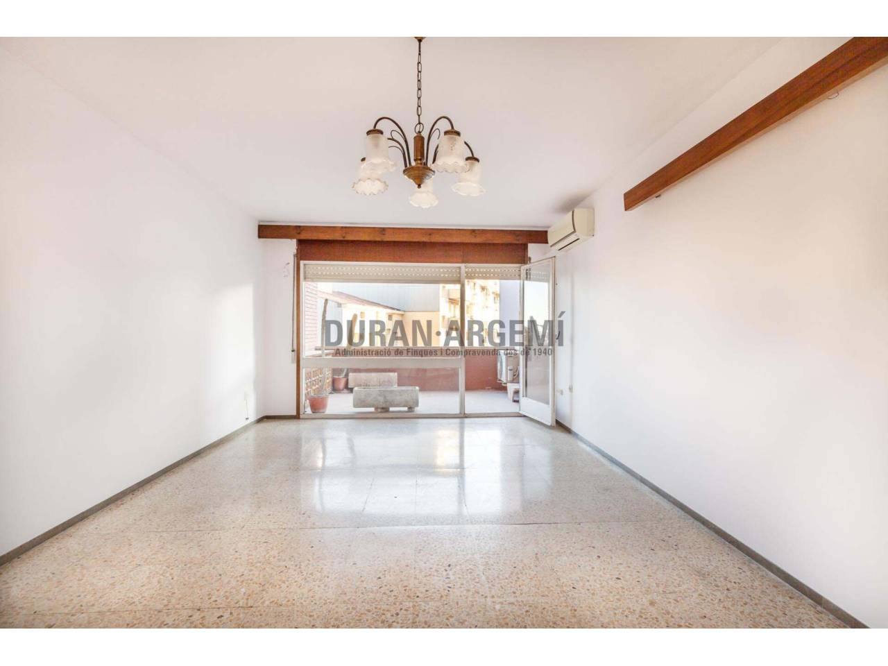 PISO CON AMPLIA TERRAZA EN ZONA CAN PALET