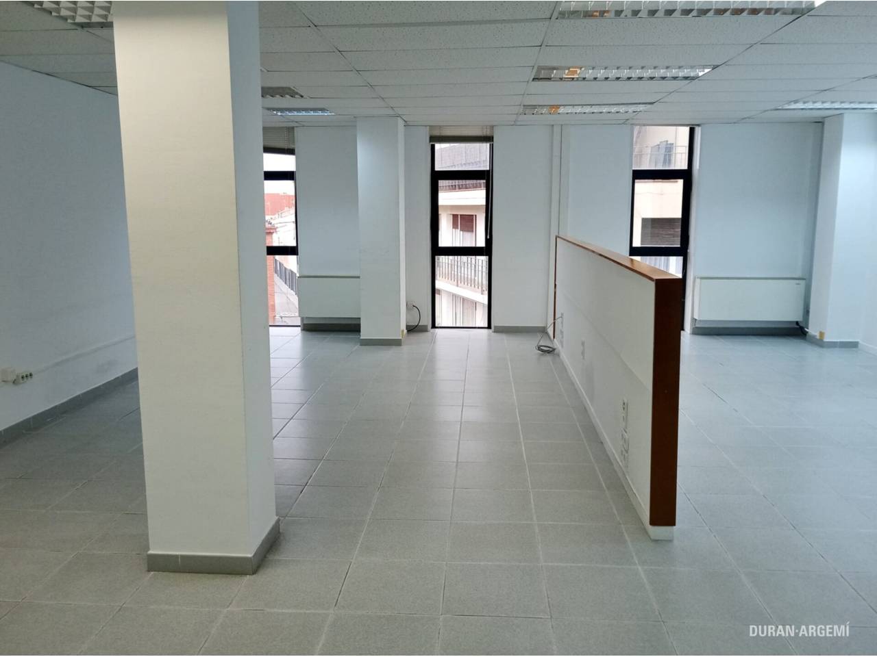 CENTRE - Despatx de 100 m²