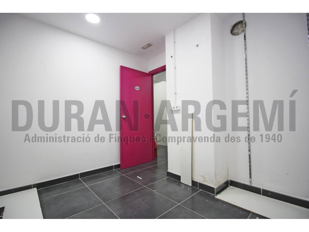 LOCAL DE LLOGUER AL CENTRE DE TERRASSA 