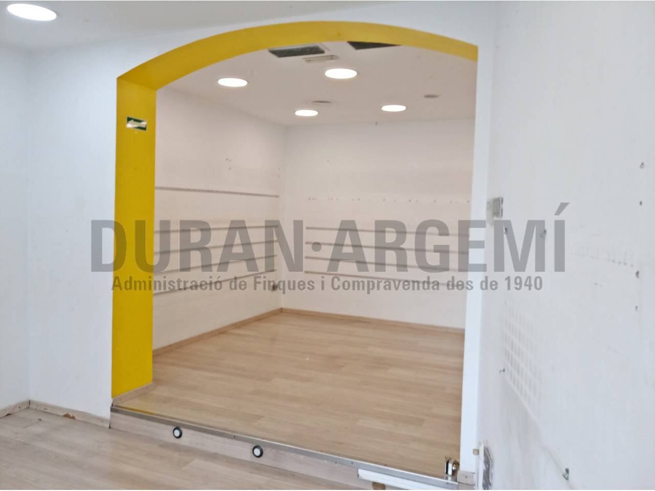 Local comercial de lloguer a la Plaça Vella