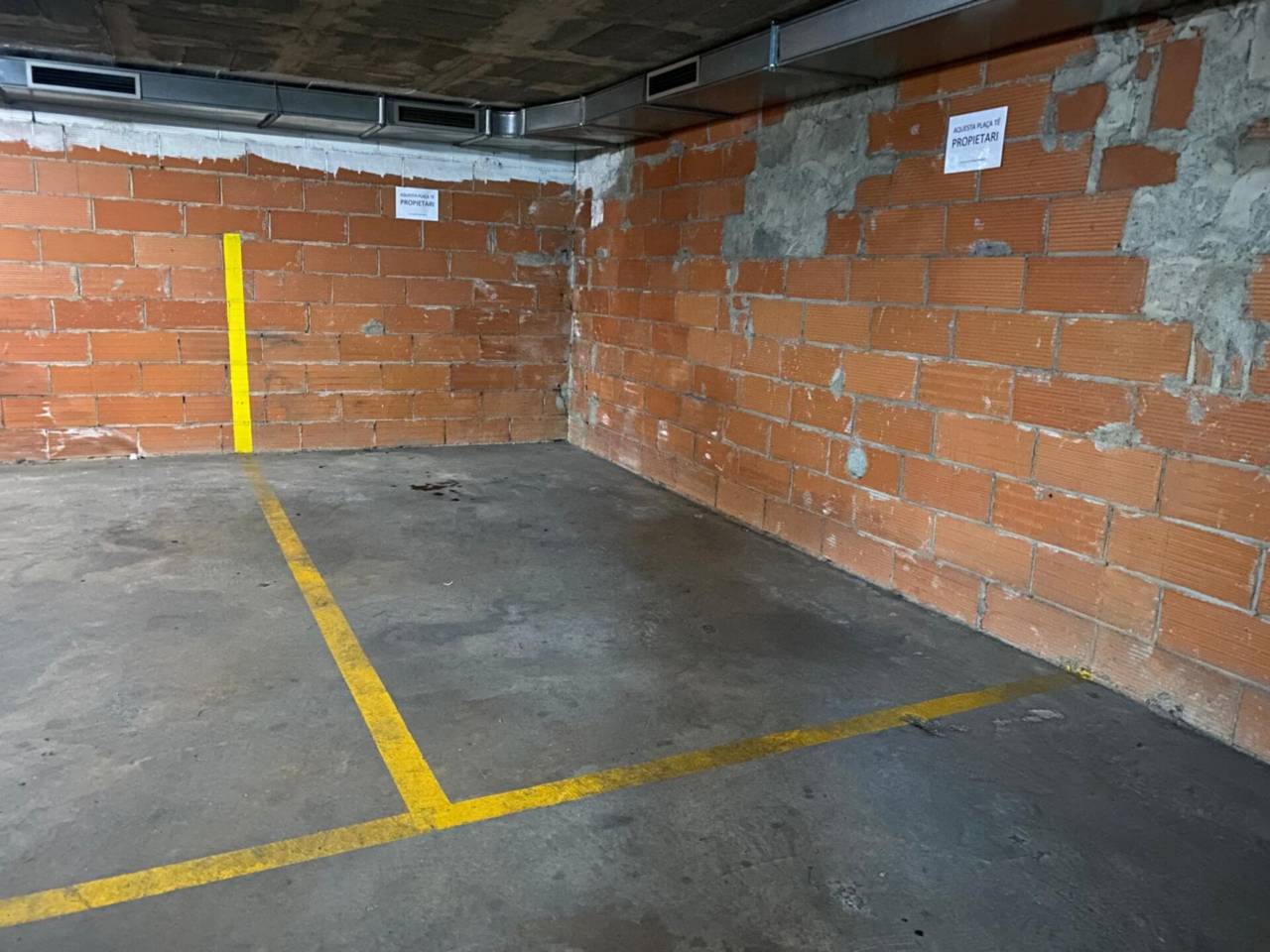 Plaça d'aparcament en venda al carrer Sant Leopold * Cotxe petit