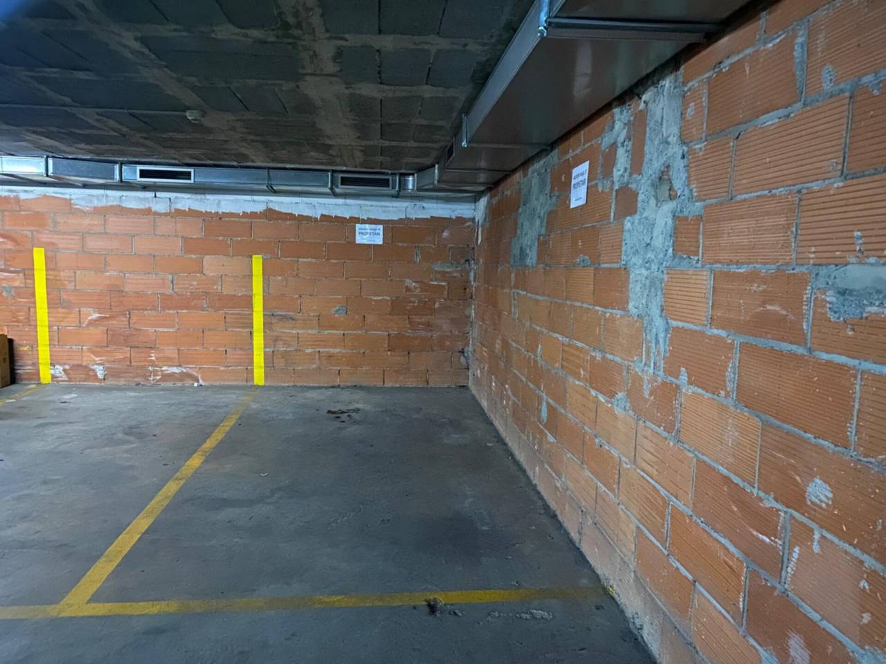 Plaça d'aparcament en venda al carrer Sant Leopold * Cotxe petit