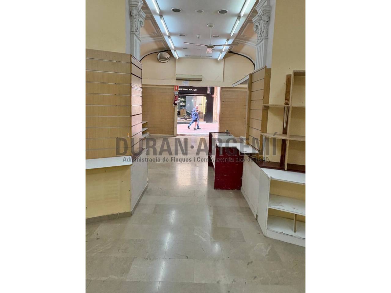 Local comercial en alquiler en el centro - Primera línea comercial