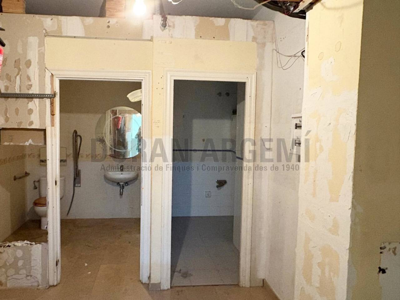 Local comercial en alquiler en el centro - Primera línea comercial