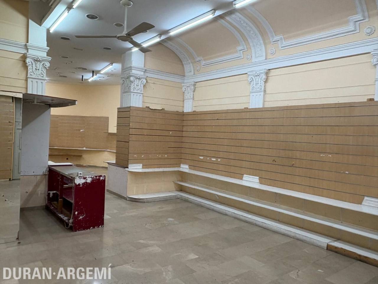 Local comercial en alquiler en el centro – Primera línea comercial
