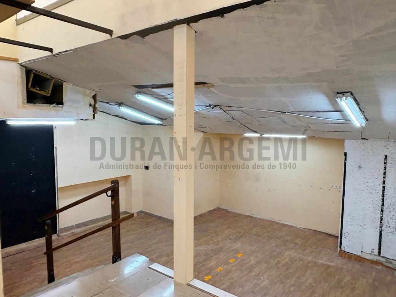 Local comercial en alquiler en el centro - Primera línea comercial