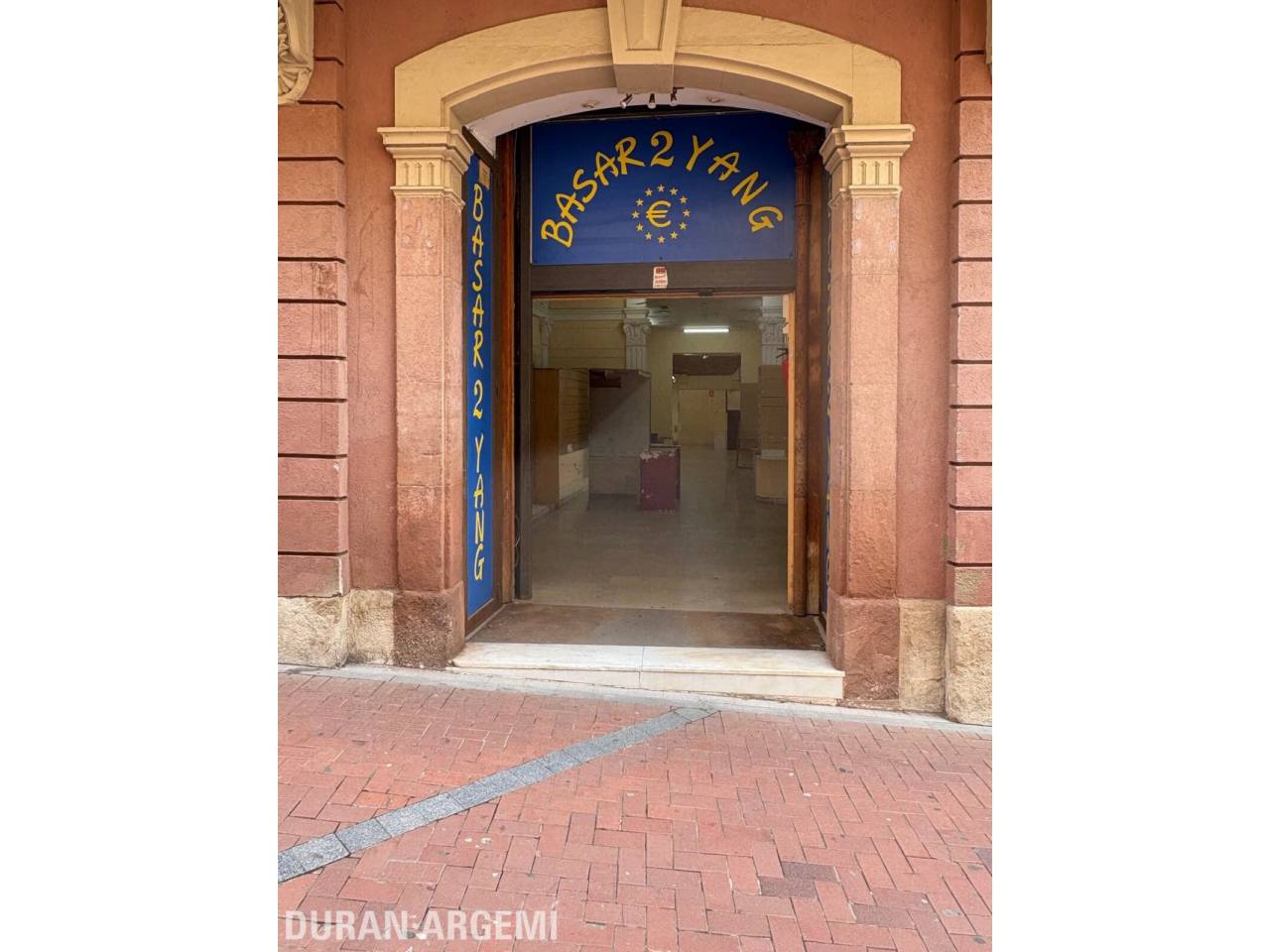 Local comercial en alquiler en el centro – Primera línea comercial