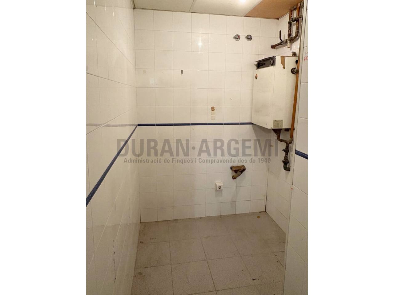 Local comercial en alquiler en el centro - Primera línea comercial