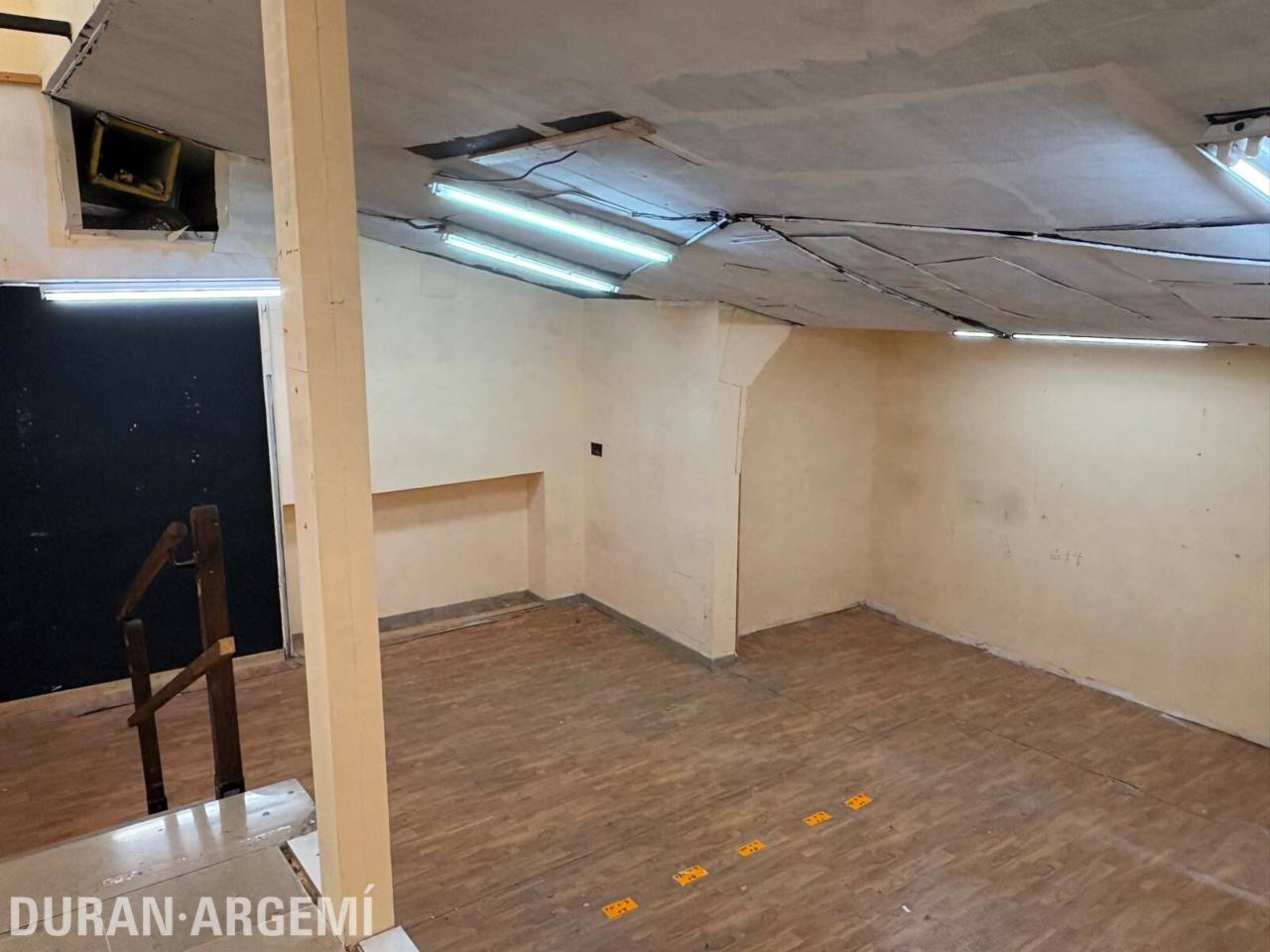 Local comercial en alquiler en el centro – Primera línea comercial