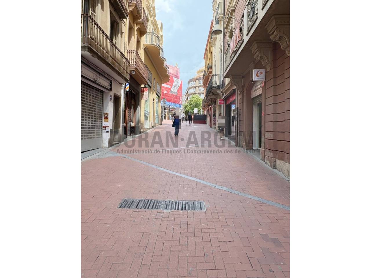 Local comercial en alquiler en el centro - Primera línea comercial