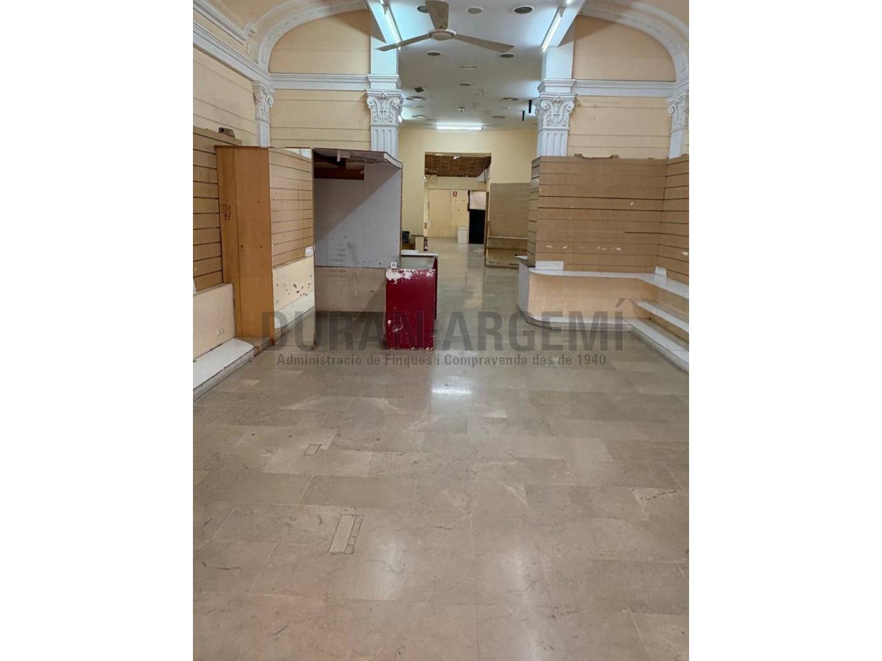 Local comercial en alquiler en el centro - Primera línea comercial