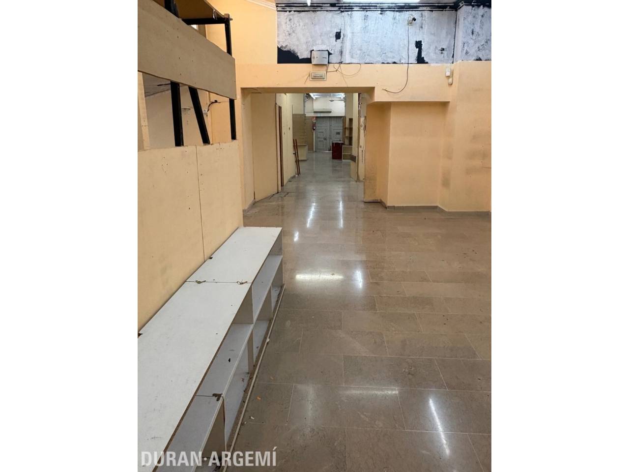 Local comercial en alquiler en el centro – Primera línea comercial